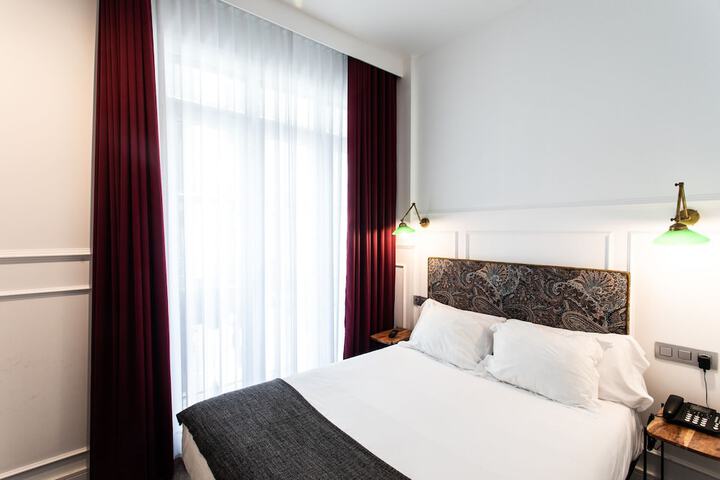 Room 4 of 40