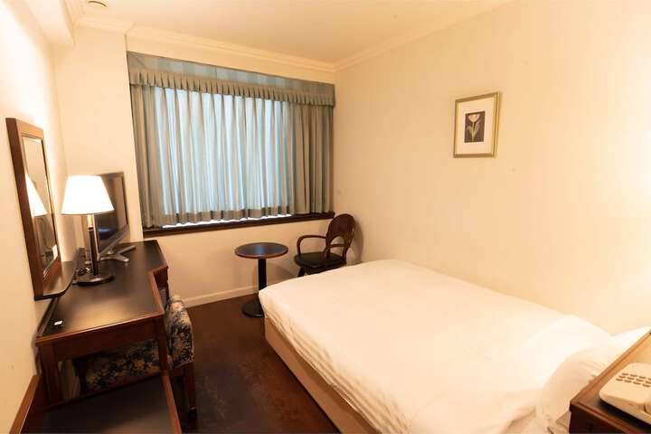 Room 6 of 42
