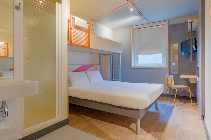 Room 15 of 43