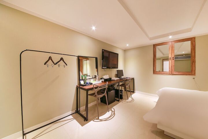Room 15 of 44