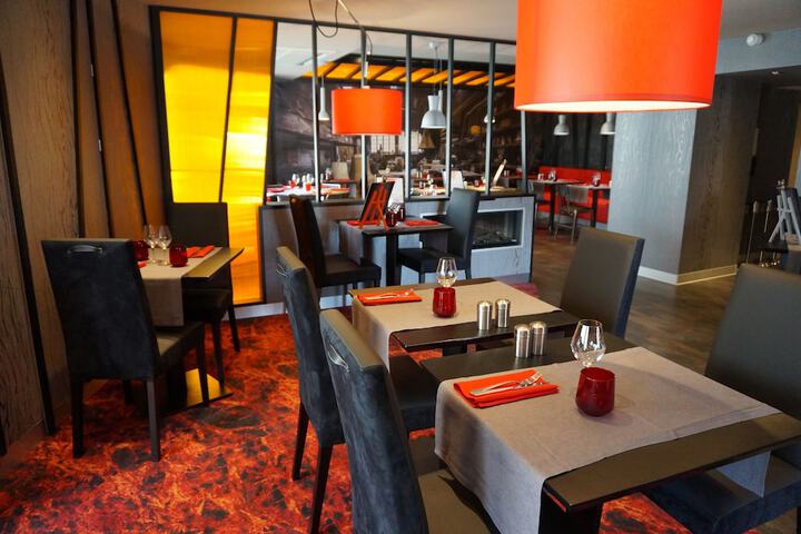 Dining 56 of 80