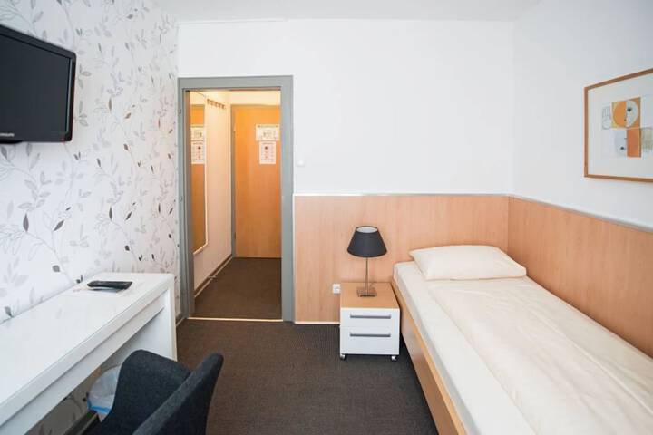 Room 16 of 35