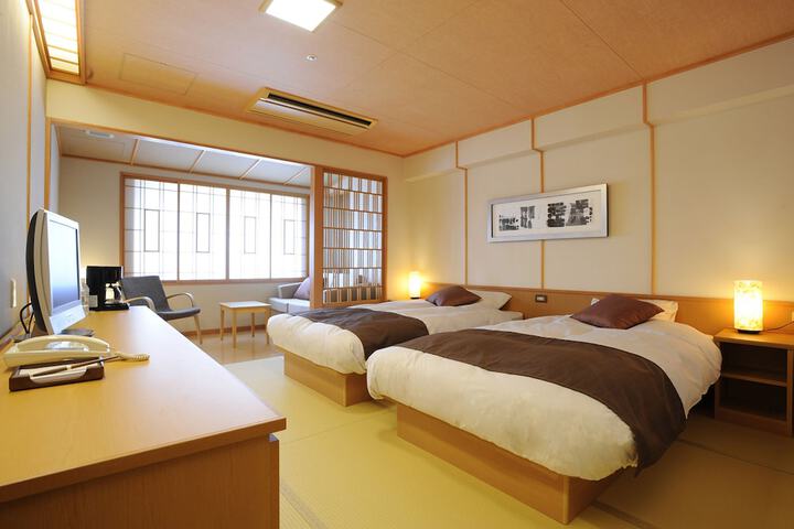 Room 16 of 44