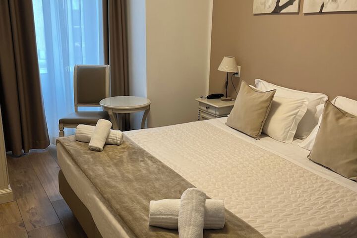 Room 6 of 30