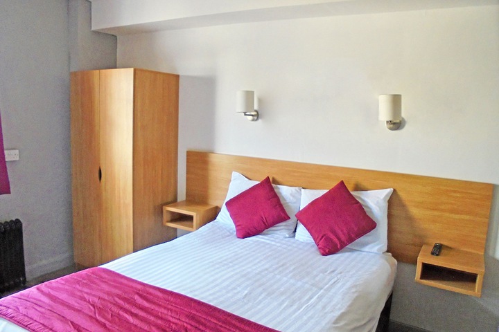 Room 7 of 42