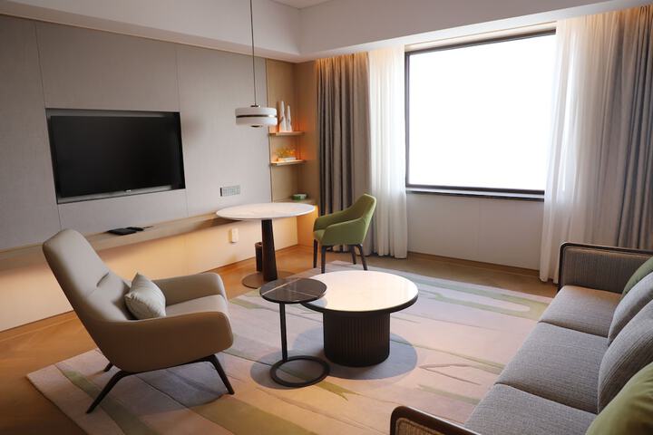 Room 30 of 97