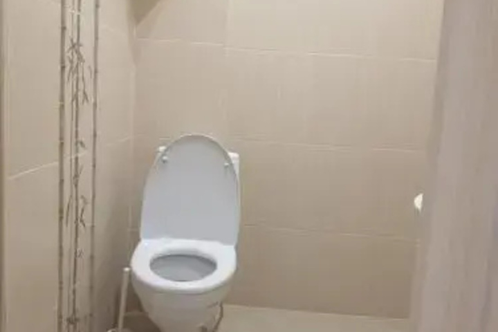 Room 8 of 9