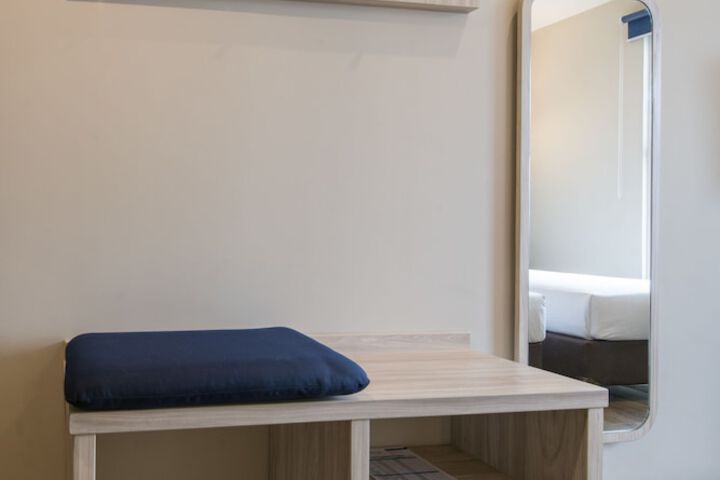 Room 5 of 63