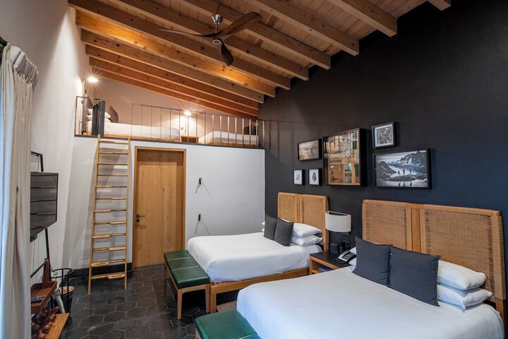 Room 8 of 62