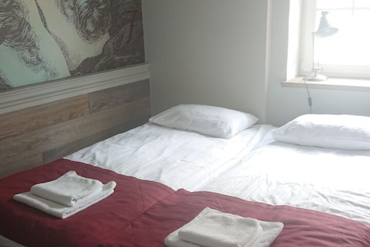 Room 7 of 105