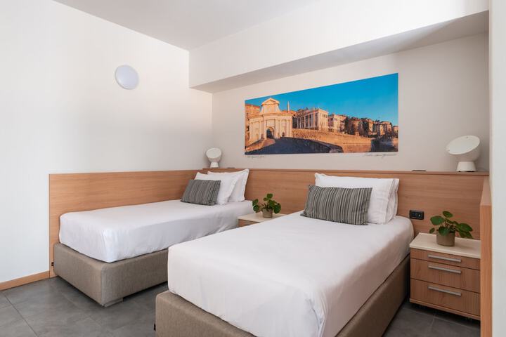Room 9 of 125