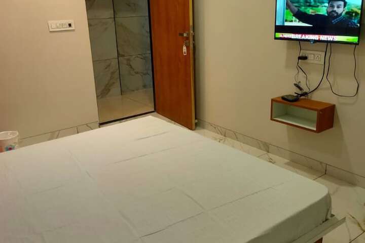 Room 5 of 14