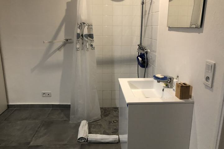 Room 25 of 46