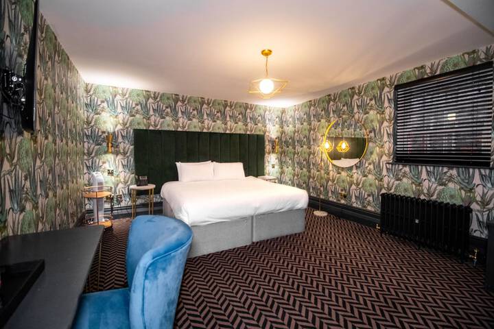 Room 34 of 106