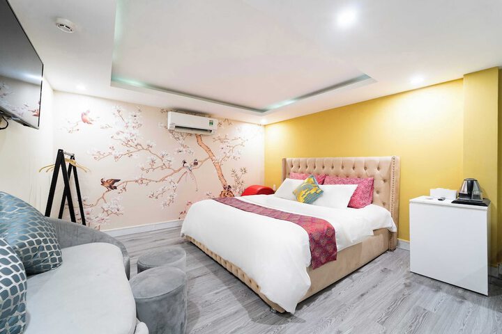 Room 20 of 33