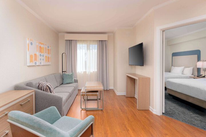 1 King Bed Studio Suite (3 of 17)