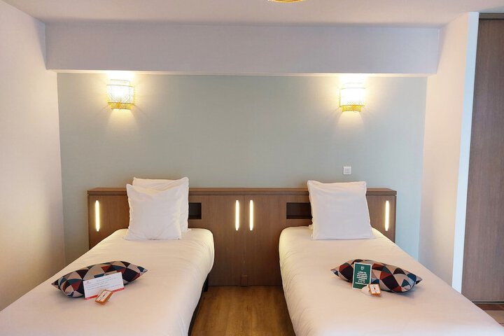 Room 6 of 42