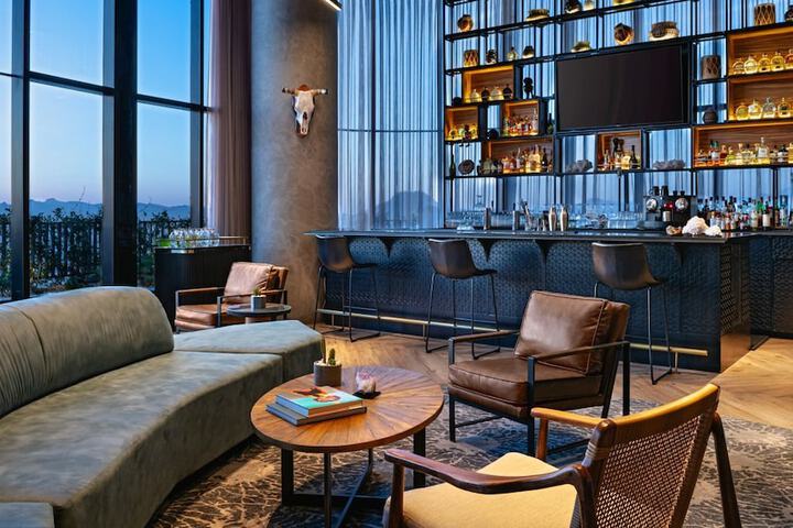 Lounge 47 of 62