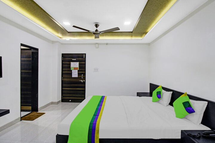 Room 18 of 28