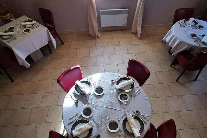 Dining 5 of 6