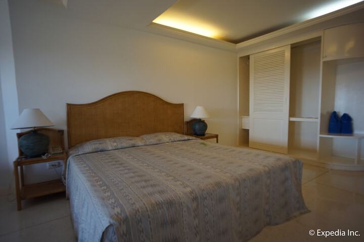 Room 8 of 52