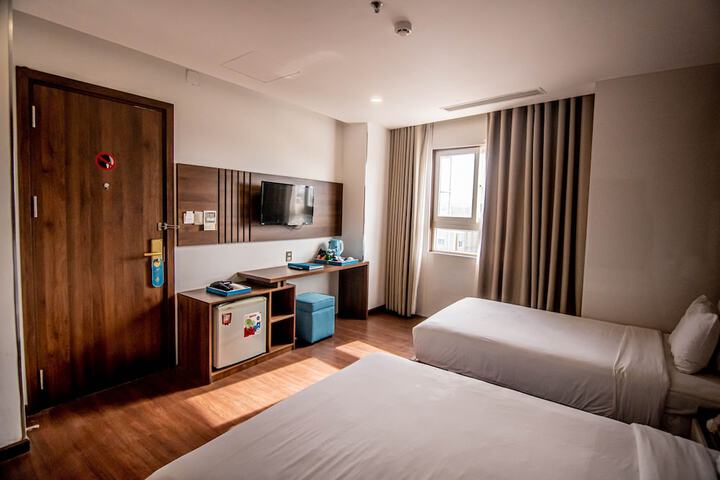 Room 27 of 76