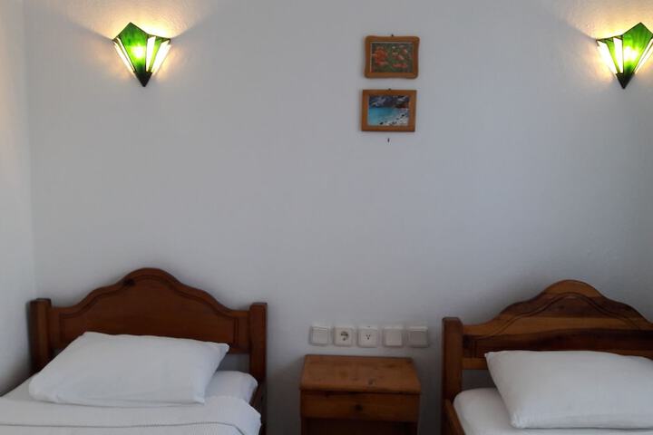 Room 5 of 74