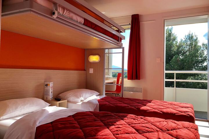 Room 9 of 49