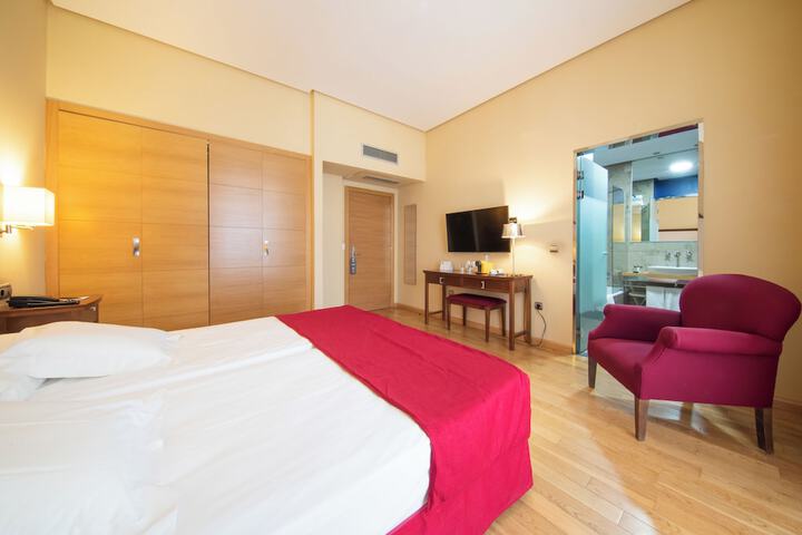 Room 27 of 105