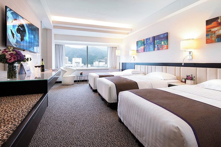Room 36 of 106