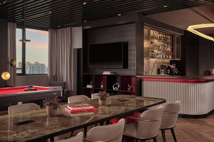 Lounge 58 of 70