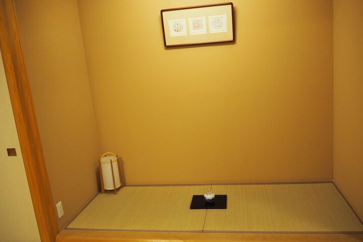 Room 6 of 77