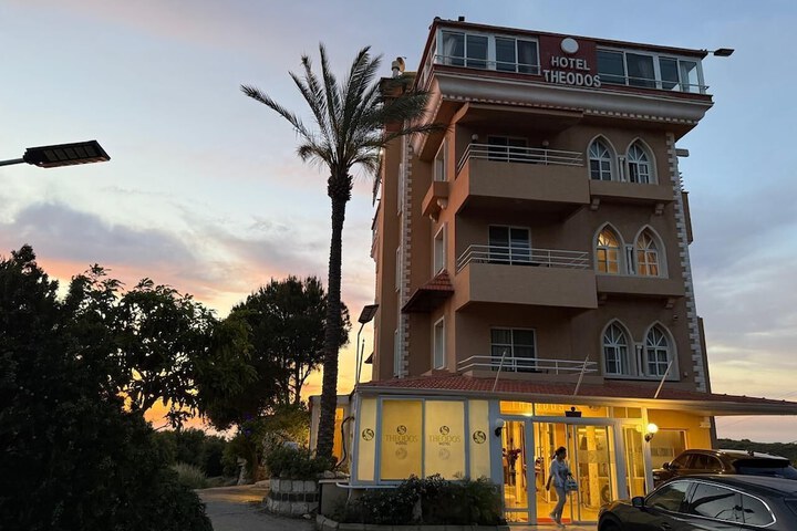 Hotel 16 of 16