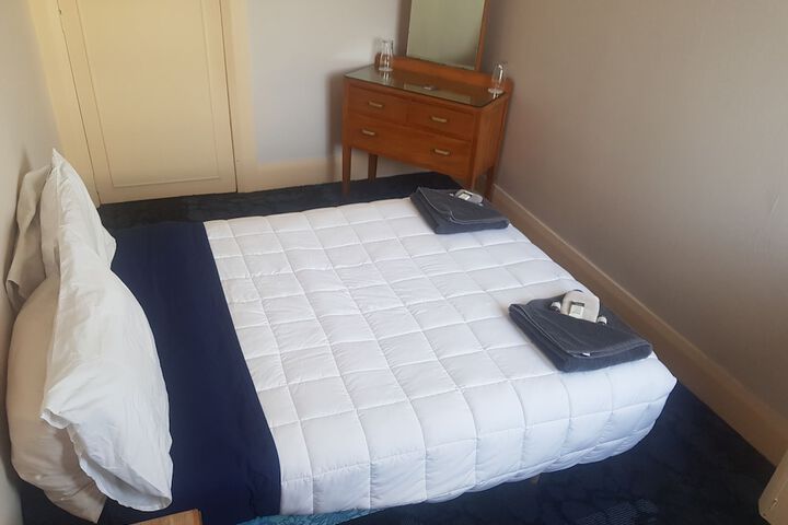 Room 9 of 27