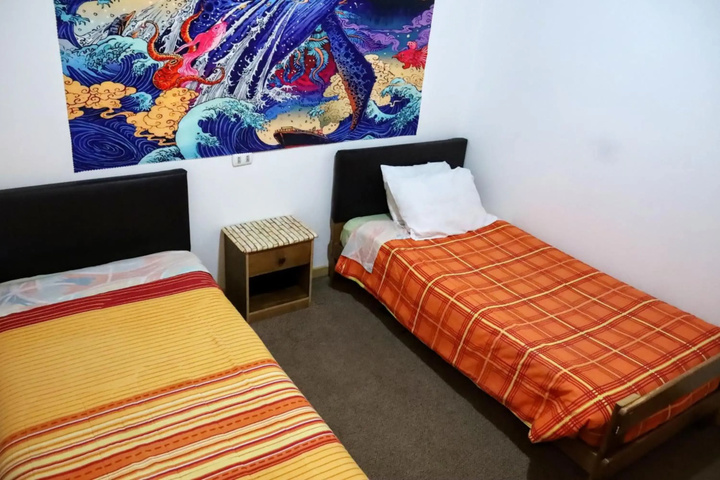 Room 5 of 12