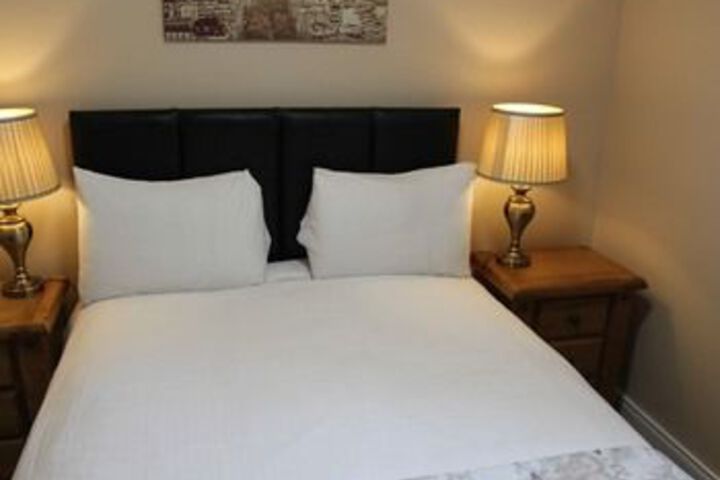 Room 6 of 13