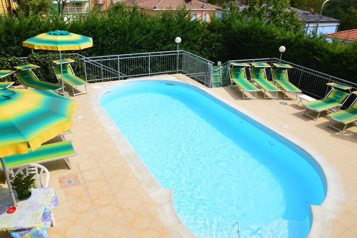 Pool 52 of 91