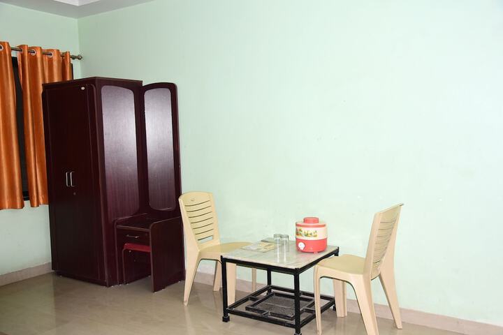 Room 13 of 35