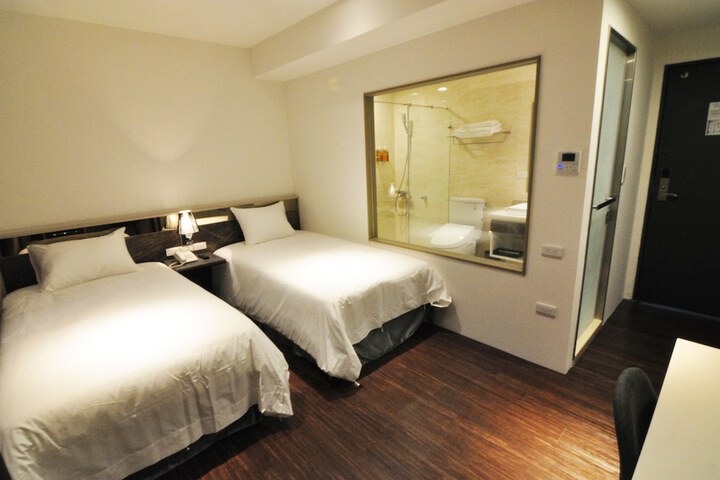 Room 34 of 77