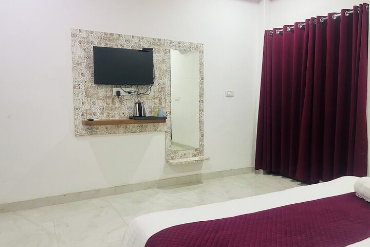 Room 13 of 25