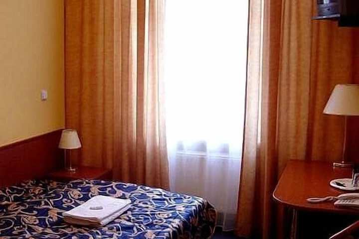 Room 9 of 26