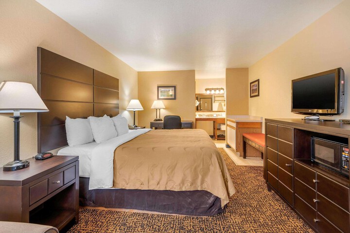 Room 10 of 38