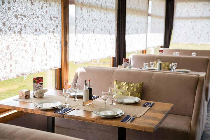 Dining 62 of 96