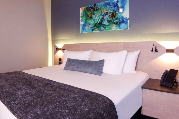 Room 8 of 118