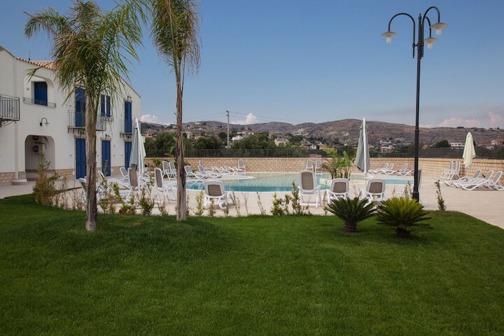 Pool 38 of 60