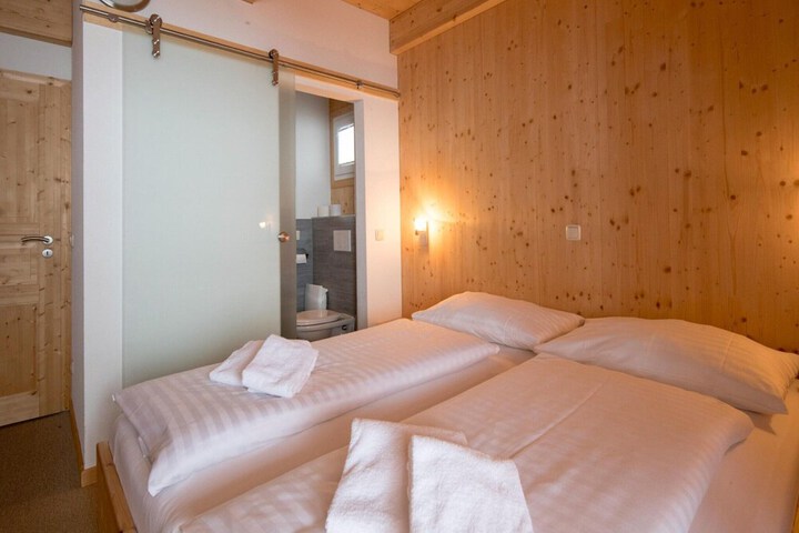 Room 6 of 34