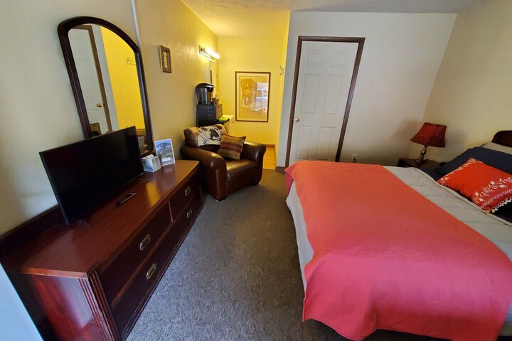 Room 2 of 17