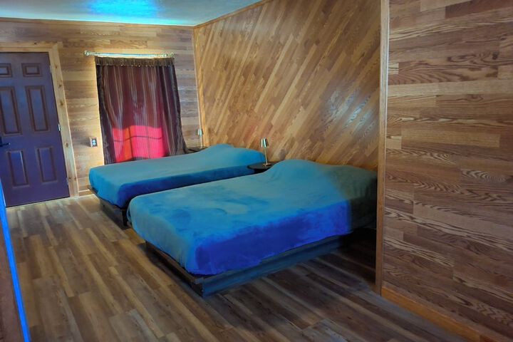 Room 5 of 18