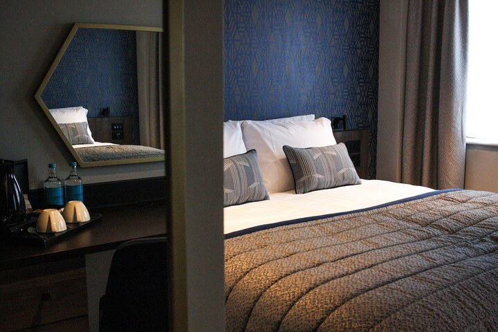 Room 5 of 38