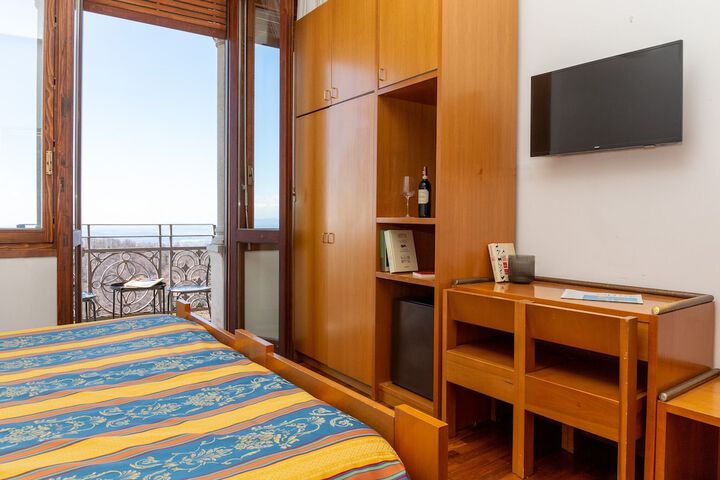 Room 15 of 72